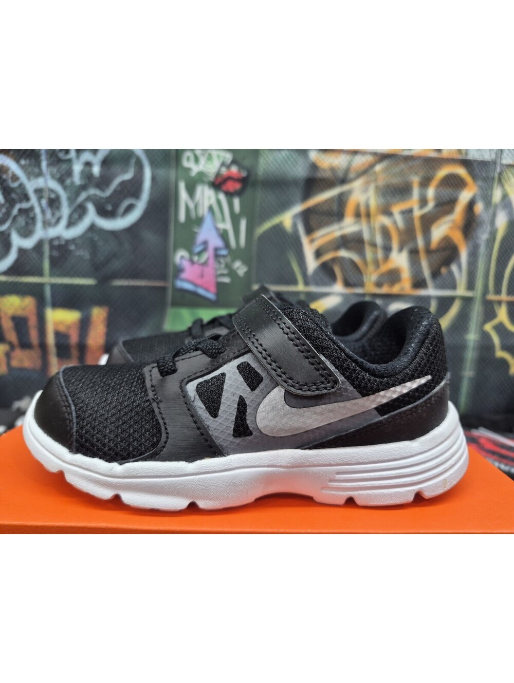 NIKE TODDLER DOWNSHIFTER 10c BLACK/METALLIC SILVER GREY WHITE,RARE 2015 RELEASE